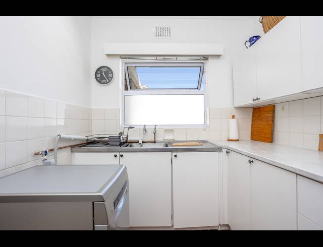 1 BEDROOM FLAT TO LET IN GARDENS